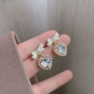 🎀 Bundle earrings, $10 for each, buy 2 get 1 more pairs for free